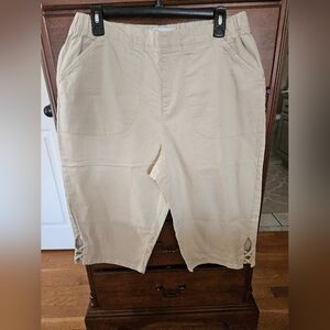 Croft & Barrow Light Tan Capri